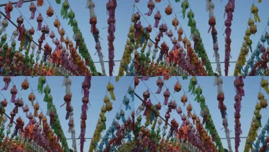 在泰国的哈列蓬猜佛寺，彩色的灯和灯笼高清在线视频素材下载