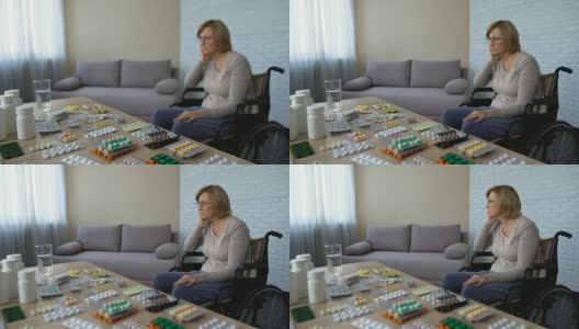 无望的老年妇女在轮椅上感到厌倦长期的医疗治疗高清在线视频素材下载