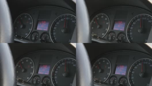 汽车中的速度表和转速表高清在线视频素材下载
