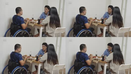 轮椅残疾人与朋友一起庆祝高清在线视频素材下载