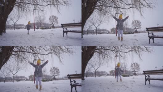 兴奋的女孩用双臂举起庆祝第一天的雪高清在线视频素材下载
