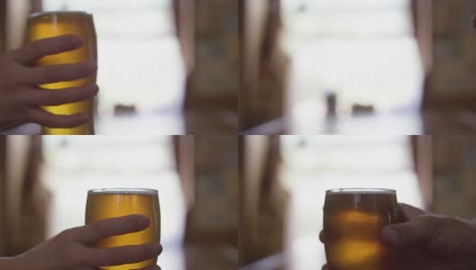 一个酒吧吧台对面的酒保把啤酒递给别人的特写镜头高清在线视频素材下载
