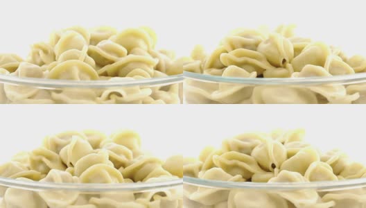 饺子，意大利饺子，意大利饺子在白色的背景上旋转高清在线视频素材下载