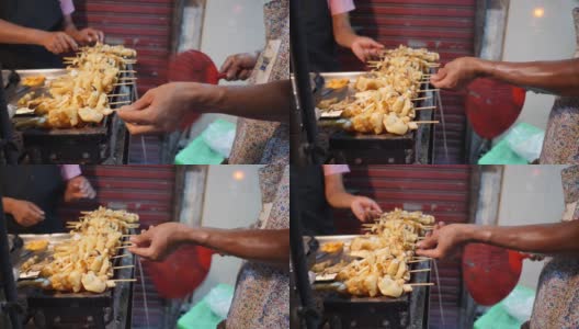 泰国街头小吃，烤鱿鱼高清在线视频素材下载