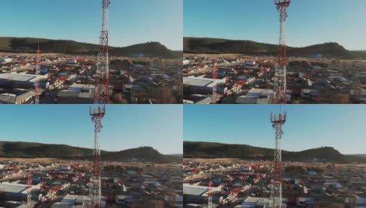 通信基站塔在圣胡安尼托，奇瓦瓦，墨西哥，在Sierra Madres，山城，镇下面，无人机视频剪辑高清在线视频素材下载
