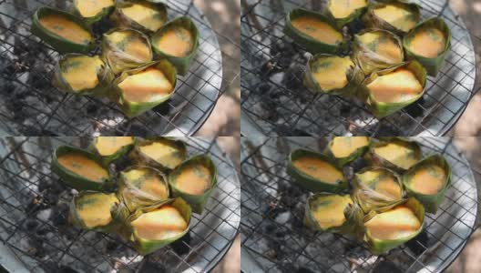 泰国菜，香蕉叶杯烤蛋高清在线视频素材下载