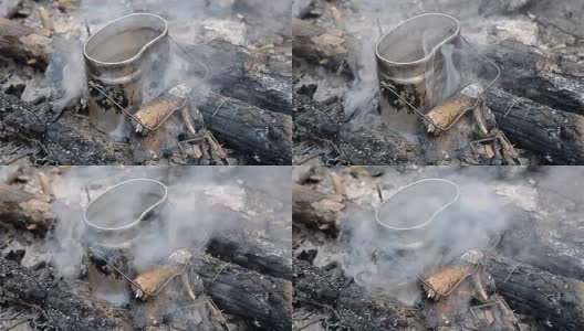 在森林里的篝火上做饭高清在线视频素材下载