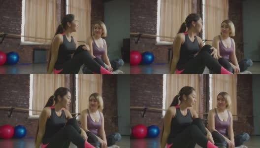 可爱的多种族健身女性讨论锻炼高清在线视频素材下载