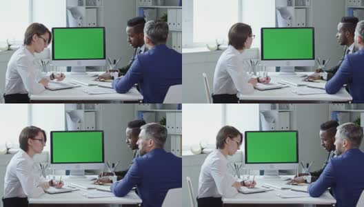 同事们用绿屏电脑网络会议高清在线视频素材下载