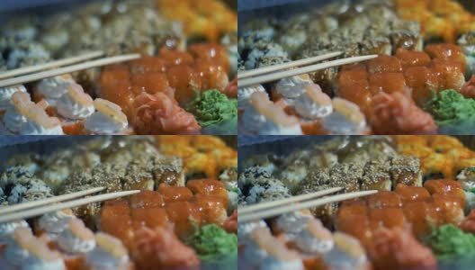 不同类型的开胃寿司在塑料容器高清在线视频素材下载