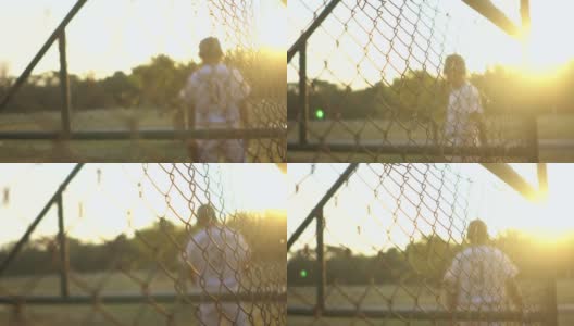 棒球运动员在日落练习高清在线视频素材下载