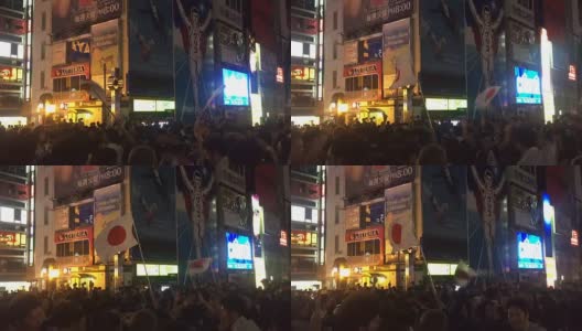 日本球迷在大阪道顿堀桥庆祝。高清在线视频素材下载