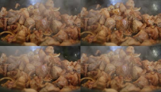 厨师用平底锅煮洋葱和肉高清在线视频素材下载
