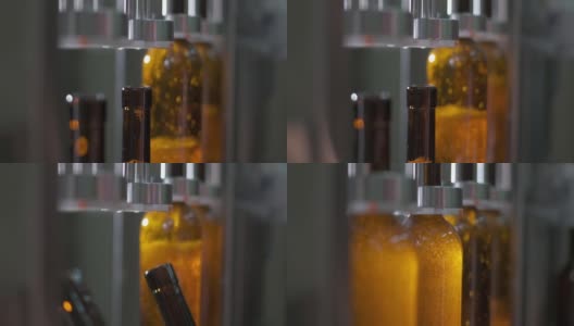 用机器把葡萄酒装瓶到棕色玻璃制成的瓶子里高清在线视频素材下载