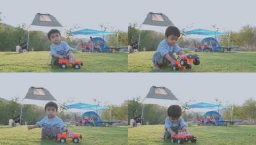 小男孩在草坪上玩玩具。高清在线视频素材下载