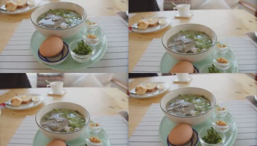 泰式传统早餐食物，煮熟的米饭拌上肉蛋放在桌上，健康的早餐食物高清在线视频素材下载