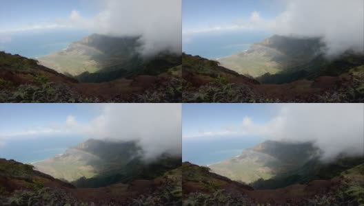 纳帕利海岸时间流逝。在夏威夷考艾岛，令人惊叹的时间流逝的照片，云层掠过绿色的山峰。从绿色山峰上俯瞰太平洋高清在线视频素材下载