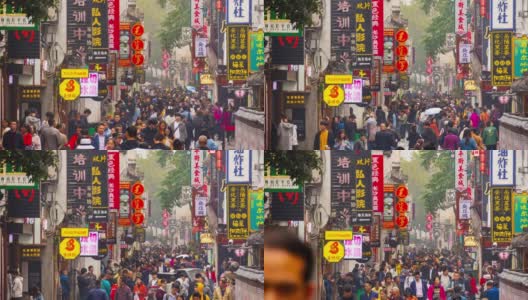 雨天长沙市中心行人拥挤的街道全景时间间隔4k中国高清在线视频素材下载
