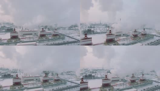 暴风雪天气和降雪。冬季天然气处理厂鸟瞰图。寒冷的早晨在工业区高清在线视频素材下载