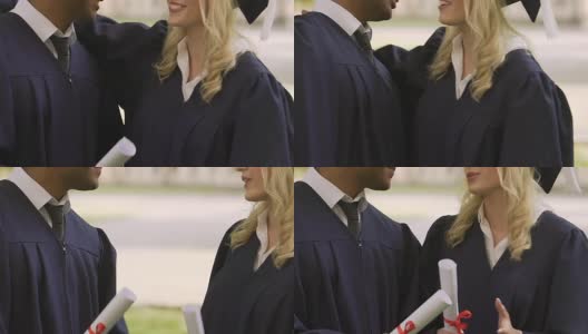 多种族学生在毕业典礼上拥抱，朋友们告别高清在线视频素材下载