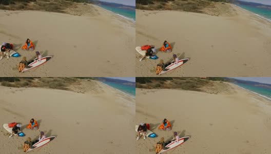 冲浪者在沙滩上放松4K高清在线视频素材下载