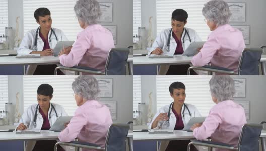 一位黑人医生正在和一位残疾老妇人谈话高清在线视频素材下载