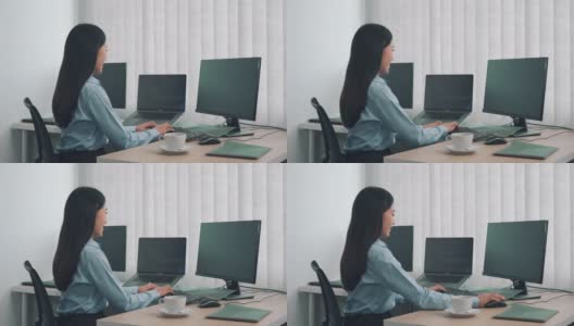 亚洲女性软件开发人员正在一起分析编写到办公室电脑上的程序的代码。高清在线视频素材下载