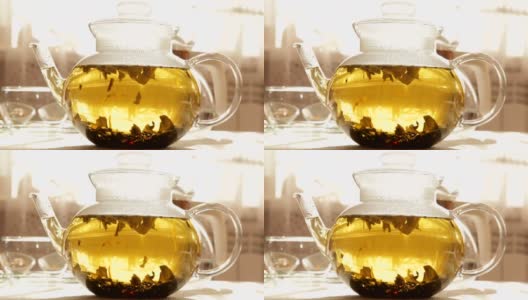 透明玻璃茶壶中的花草茶高清在线视频素材下载