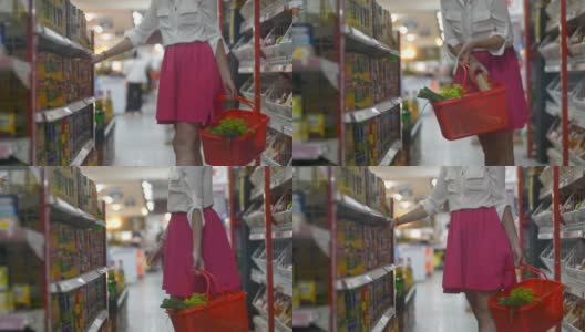 年轻的红头发女人选择罐头食品，而站在商店在亚洲旅行高清在线视频素材下载