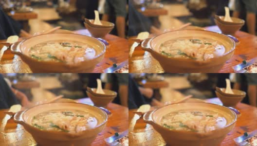 在居酒屋餐厅看日本火锅的蒸汽高清在线视频素材下载