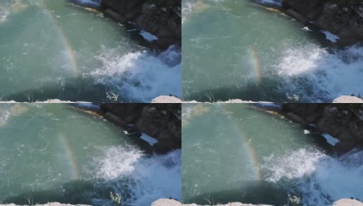 瀑布下雾中的彩虹高清在线视频素材下载