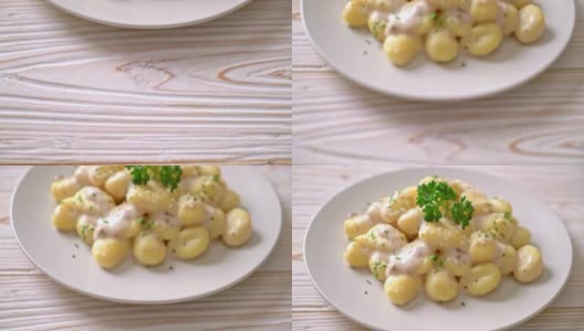 意大利风味的蘑菇奶油汤和芝士高清在线视频素材下载