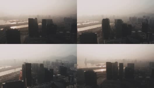无人机在雾天的城市建筑视图高清在线视频素材下载