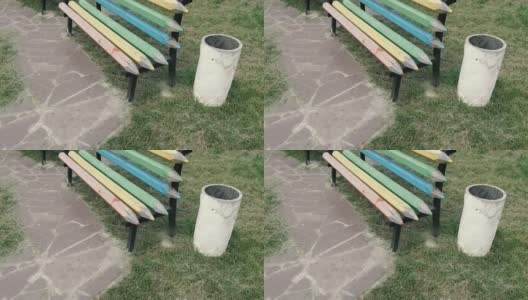 板凳上。公园里有一张铅笔形状的长凳。高清在线视频素材下载