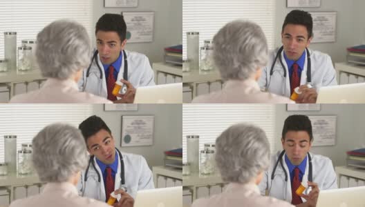 墨西哥医生与老年病人交谈高清在线视频素材下载