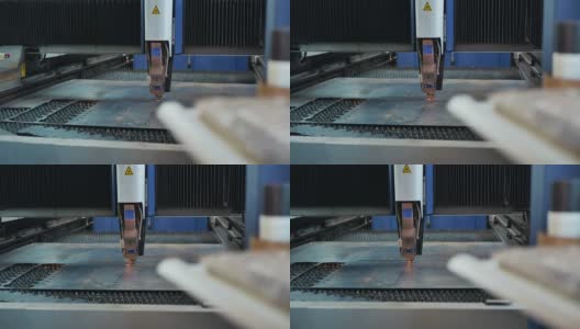 在工业企业里，金属零件是用激光切割机切割的相机从左到右移动高清在线视频素材下载