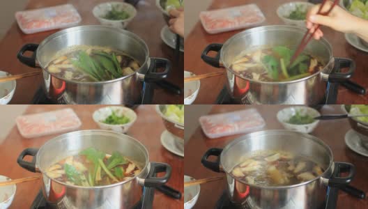 在火锅中加入蔬菜高清在线视频素材下载