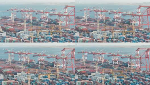 延时:日本东京台场港口工作集装箱的鸟瞰图高清在线视频素材下载