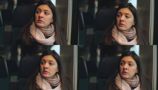 一段偷拍的女旅人坐火车在远方茫然思考的片段高清在线视频素材下载