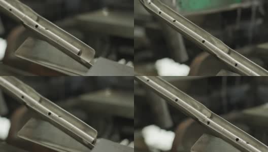 切割不锈钢管，带锯用于工业切割金属不锈钢管，并使用冷却剂加热。工业工具。高清在线视频素材下载