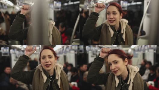 上海地铁里快乐的女游客高清在线视频素材下载