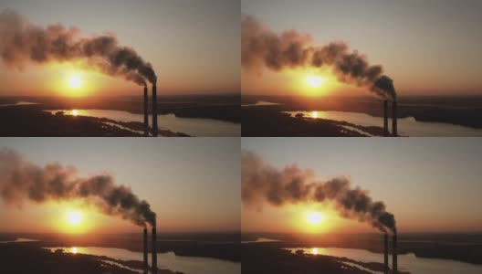 日落时工厂污染环境。有毒的企业烟囱管映衬着夜空背景释放出黑烟。在自然界中产生有害物质的烟斗。高清在线视频素材下载