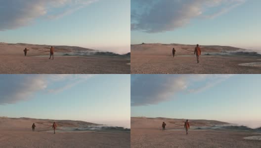 一对夫妇漫步在地热土地上，欣赏壮丽的蓝天高清在线视频素材下载