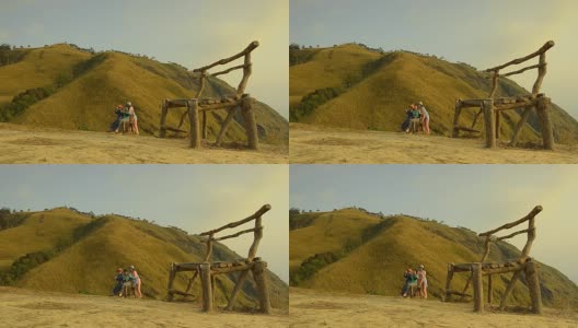 淘金:木椅在大山后面高清在线视频素材下载
