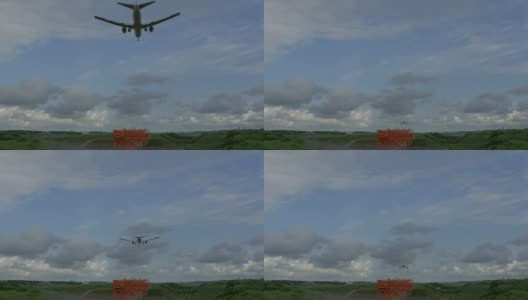 飞机在蓝天降落的后视图。高清在线视频素材下载
