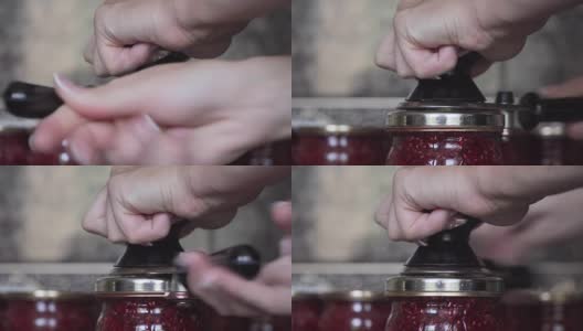 女人用扳手把覆盆子果酱保存在罐子里高清在线视频素材下载