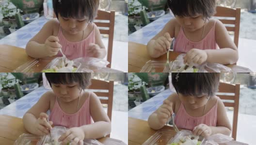 亚洲女孩在吃午饭。高清在线视频素材下载