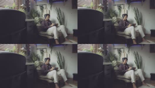 潮男在家用平板电脑和手写笔听音乐和画画高清在线视频素材下载