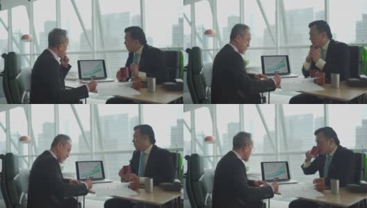 2位成熟成功的亚洲商人在办公室进行商务会议讨论高清在线视频素材下载