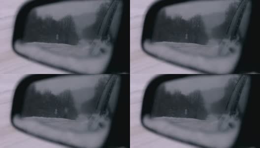 汽车后视镜里的雪路高清在线视频素材下载